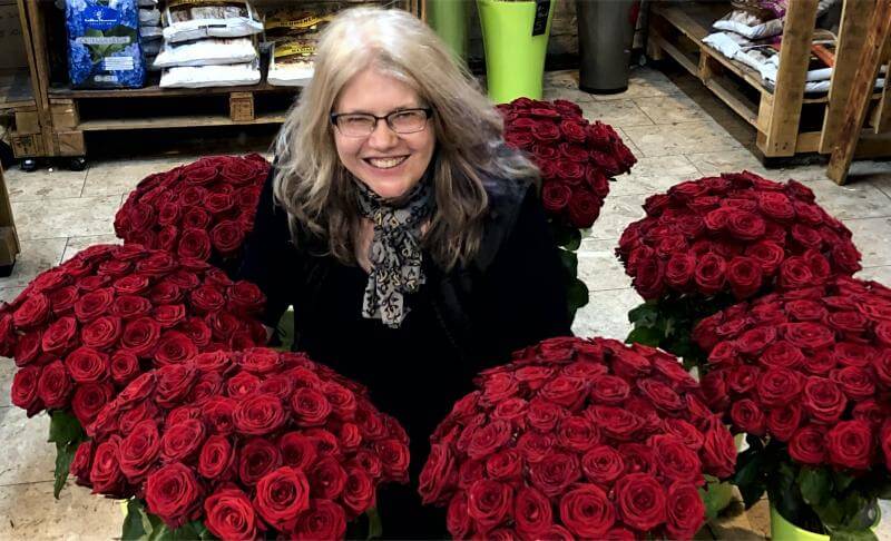 Blumen Stadler Blumengeschaeft Wien - Susanne Stadler mit roten Rosen